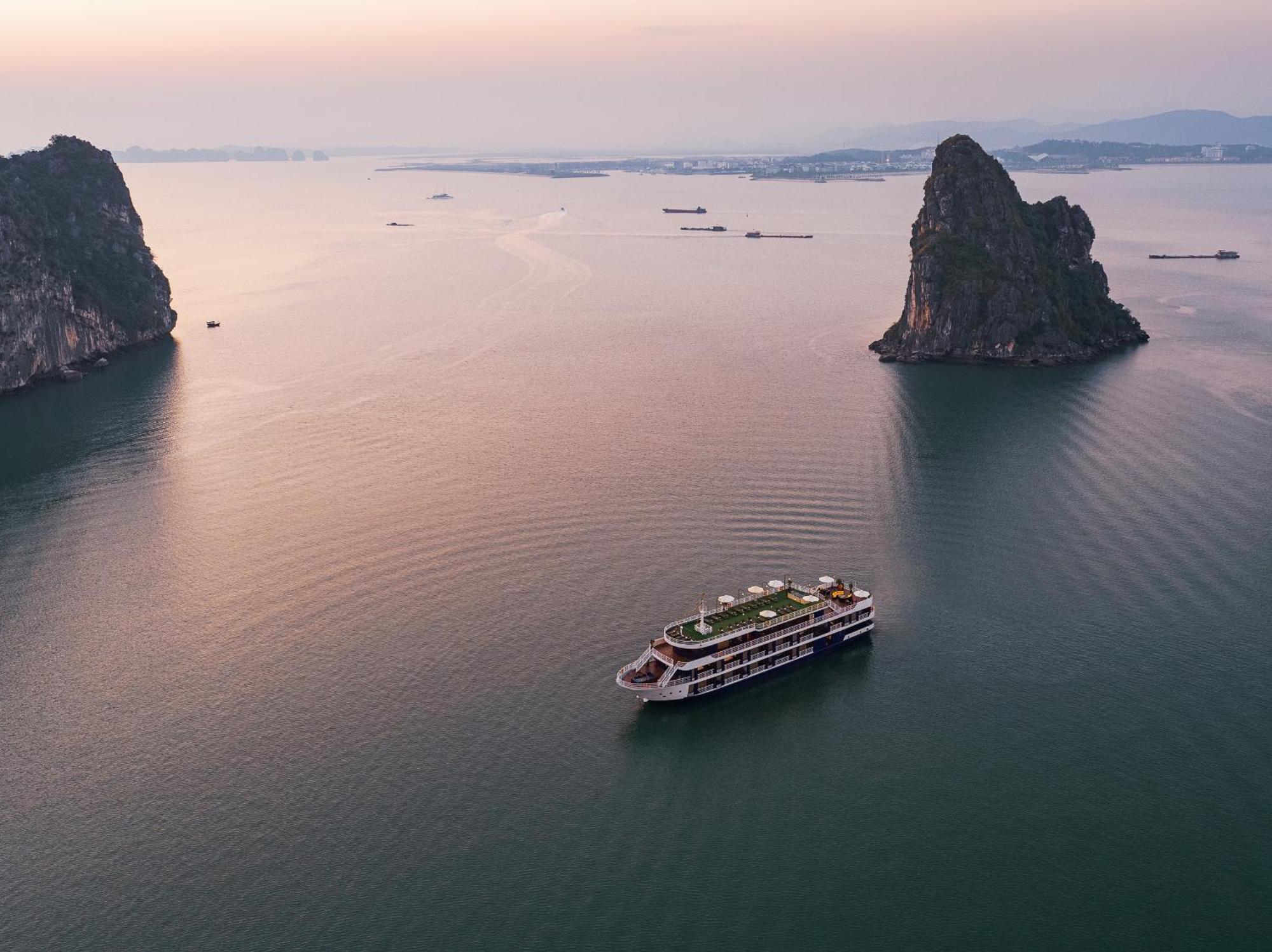 Halong Dragon Bay Cruise Hotel Ha Long Exterior photo