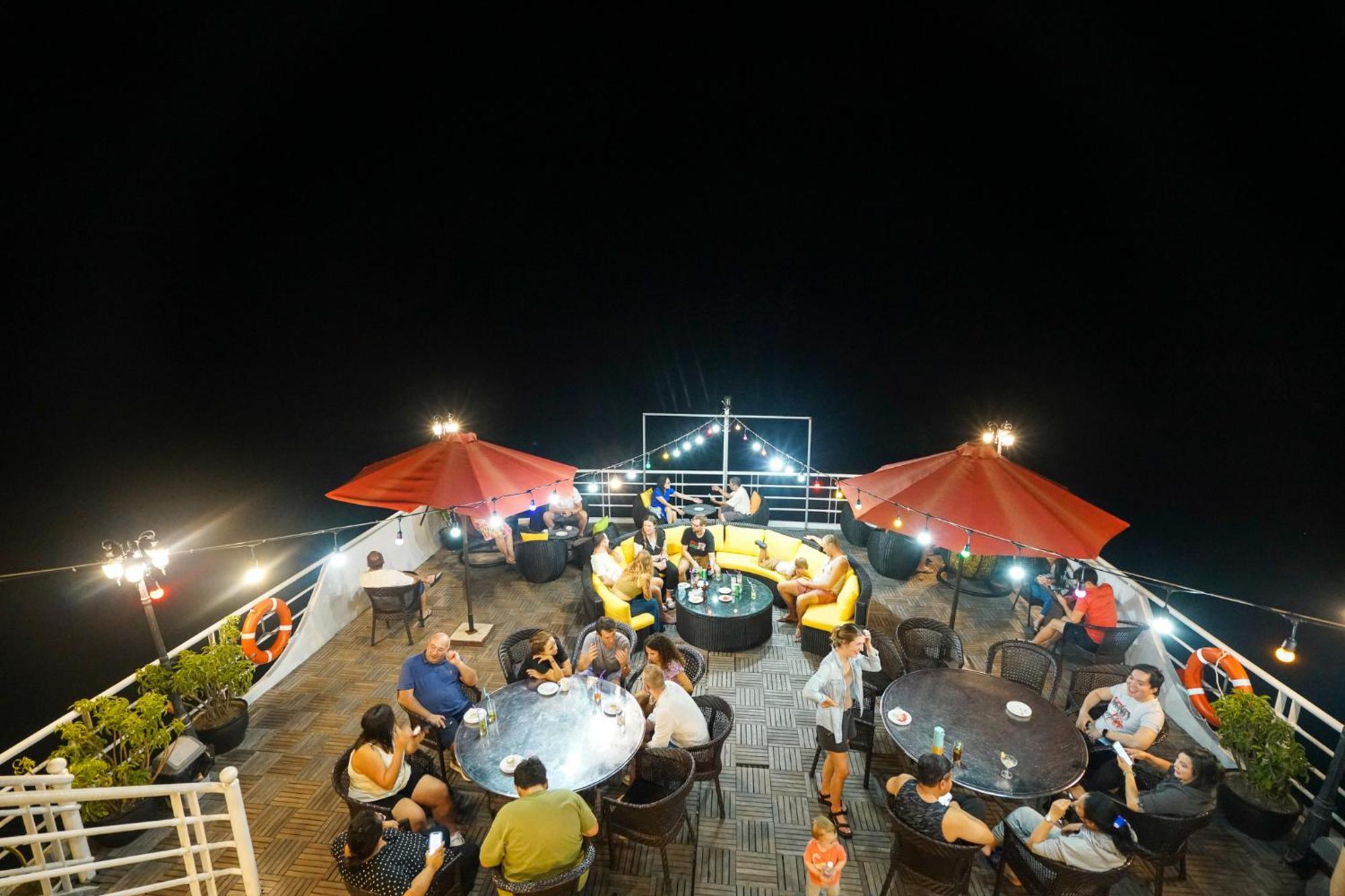 Halong Dragon Bay Cruise Hotel Ha Long Exterior photo